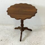19th century pedestal table with tilting top
