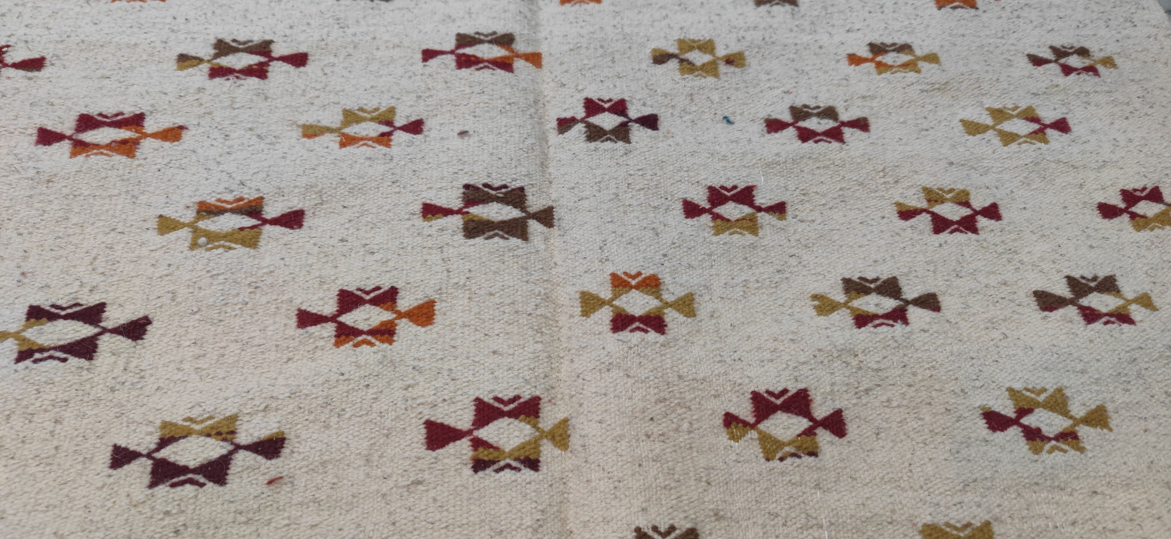 White and brown hand-woven rugs 125x180cm