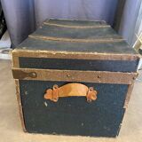 Ancienne malle de voyage pour vêtements coupés début xxème avec tiroirs et anses