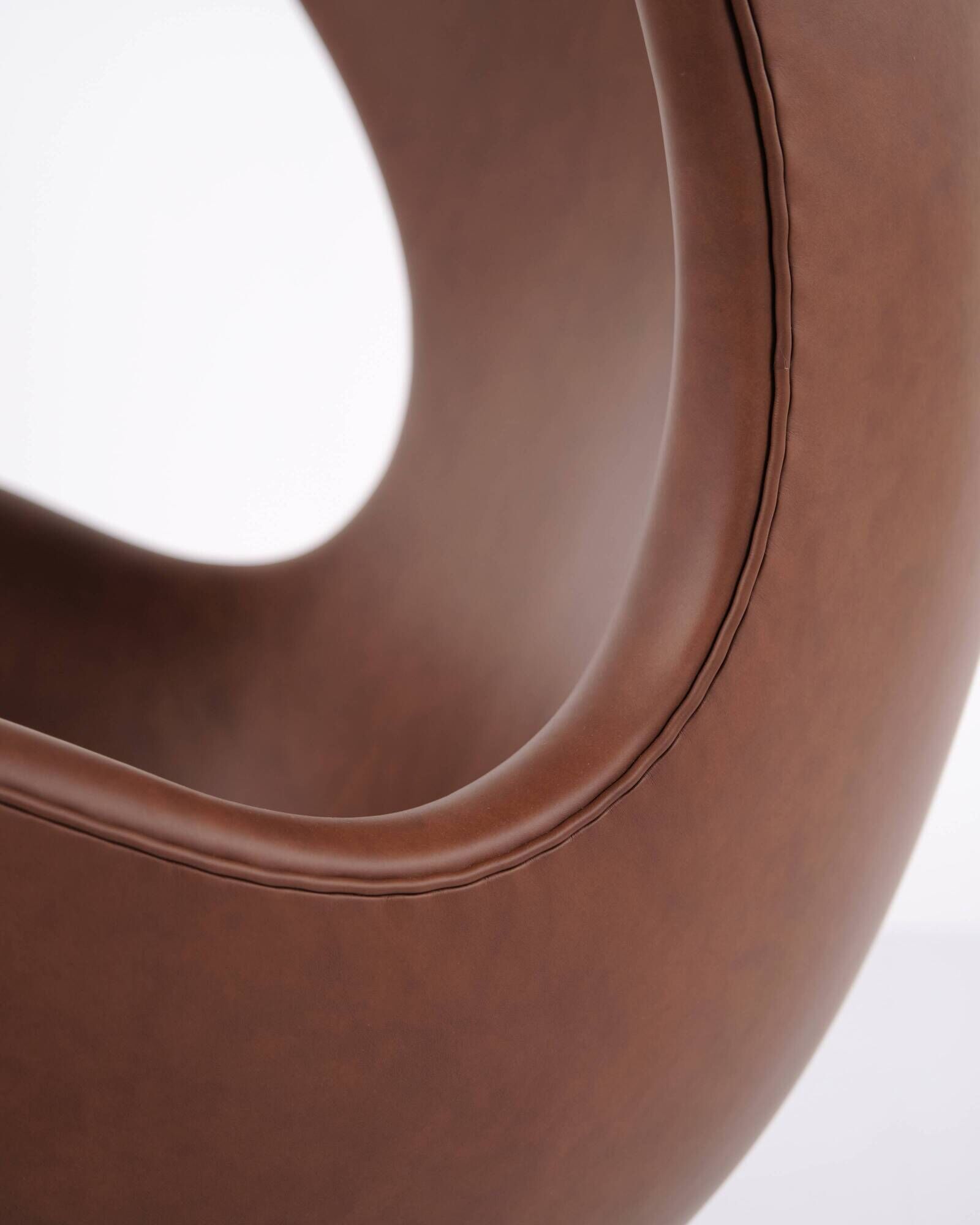 The Egg - Model 3316 - Brown leather - Arne Jacobsen - Fritz Hansen