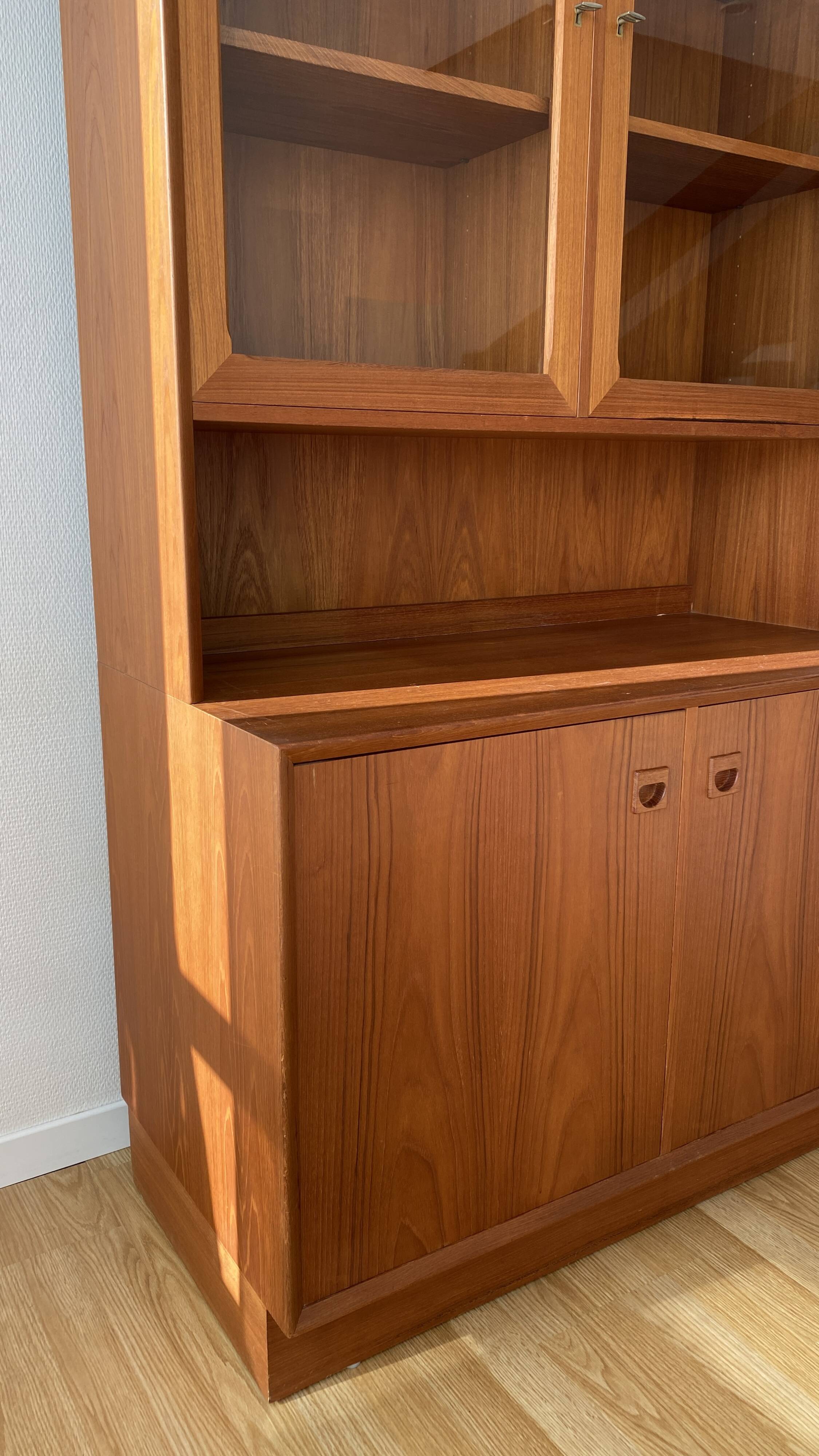 Meuble vitrine scandinave années 60 en teck par Erik Brouer