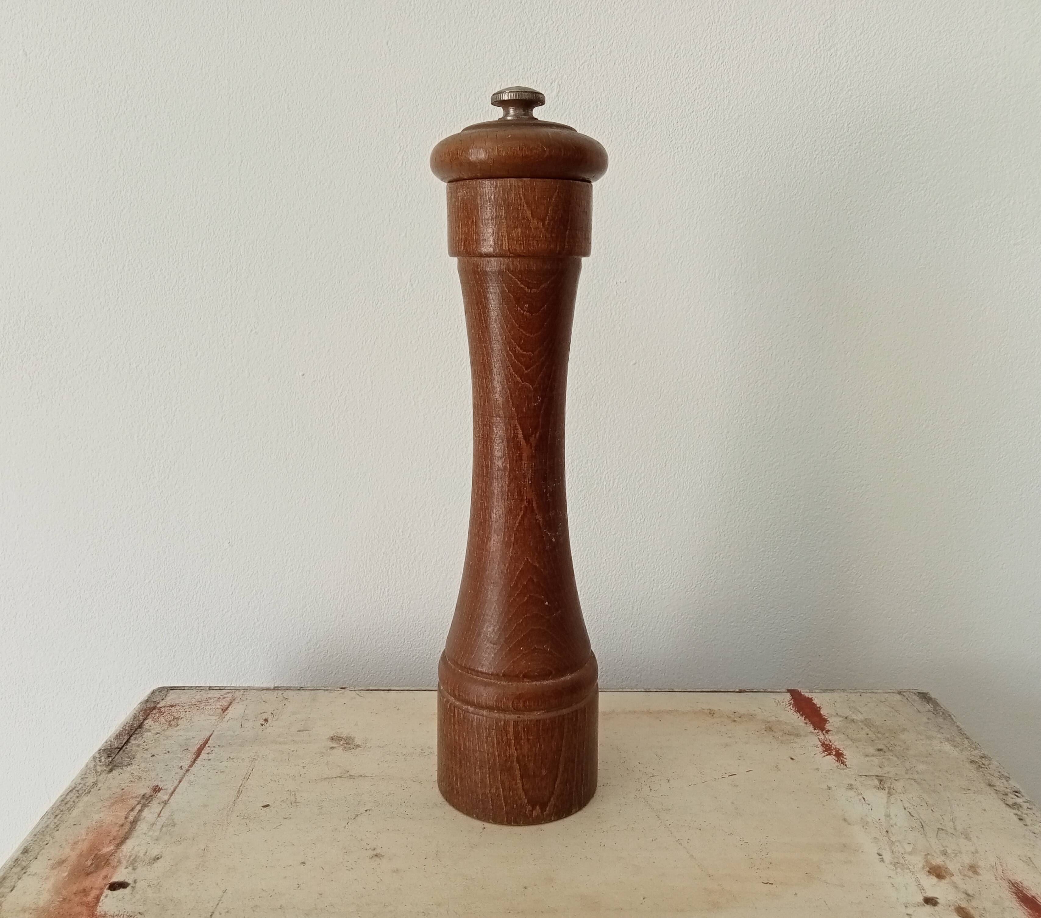 Pepper tree former brothers Peugeot Lion