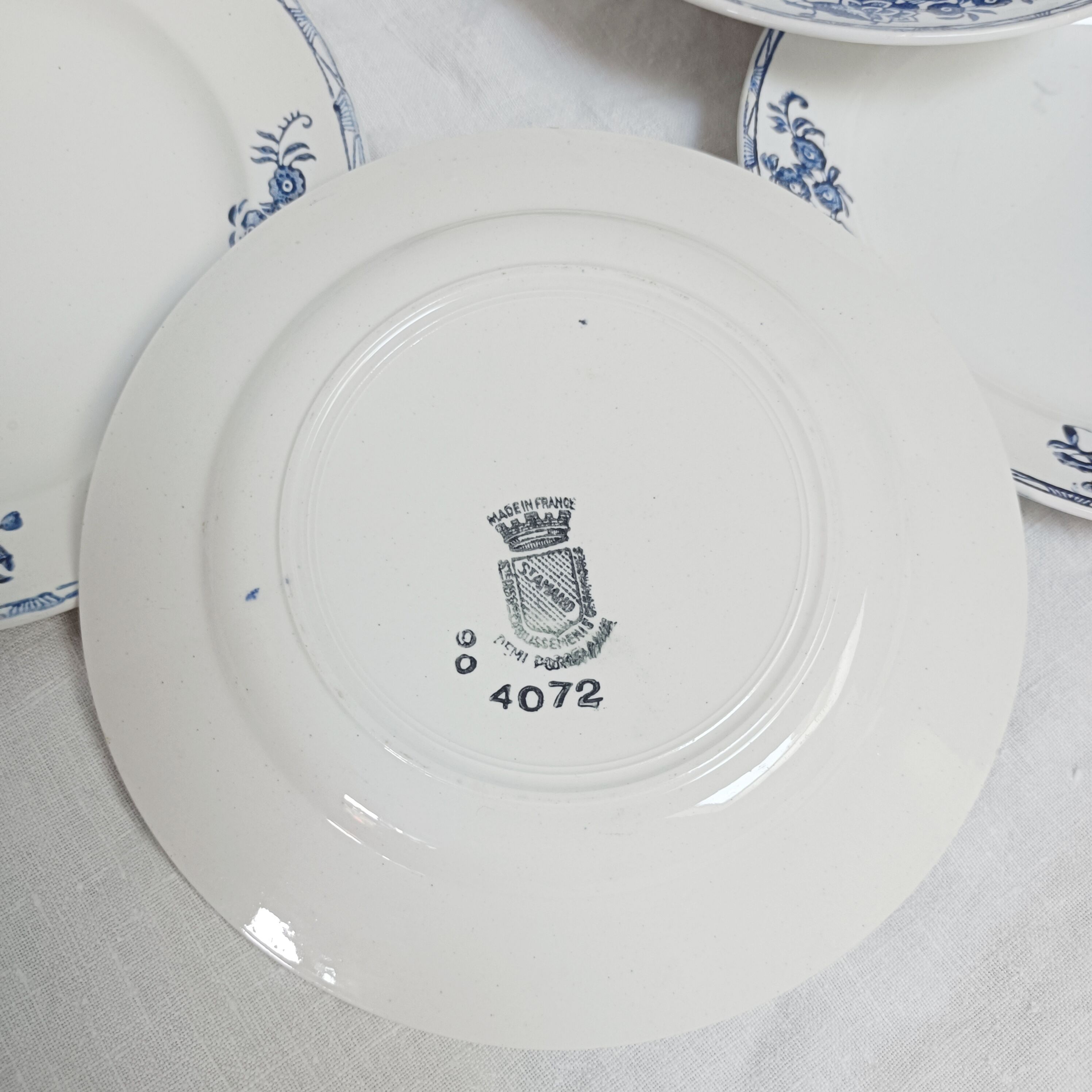 Set of 10 dessert plates, Saint-Amand, iron land, blue flowers