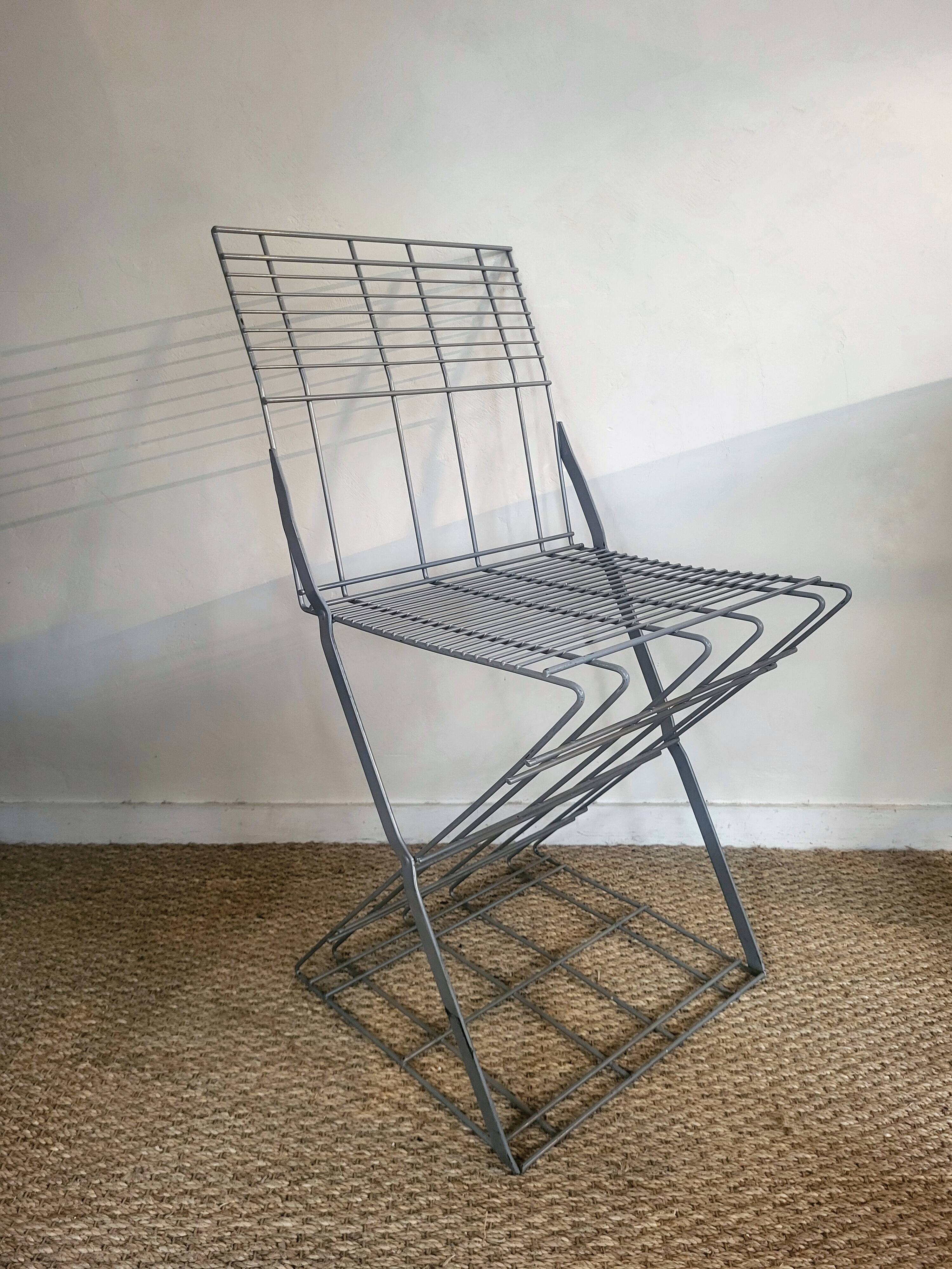 Chaise en métal Zig zag