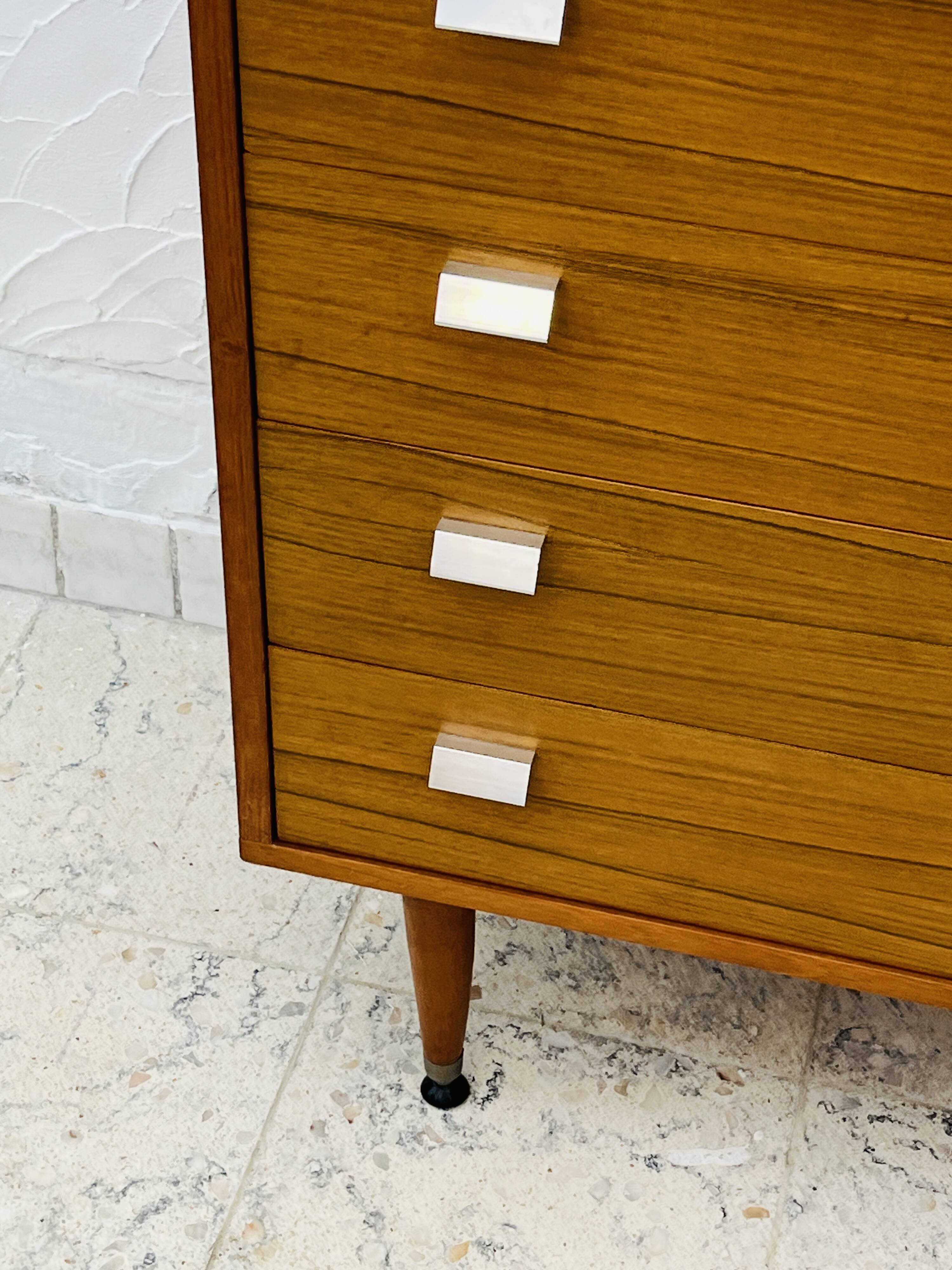 Vintage teak chest of drawers with 4 drawers from the 1960s in G-Plan style.