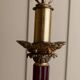 Lampe de table en laiton vintage avec colonne en verre rouge foncé, style Empire, fabriquée aux États-Unis dans les années 1910.