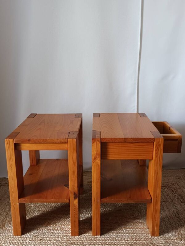 Paire de chevets en pin vintage