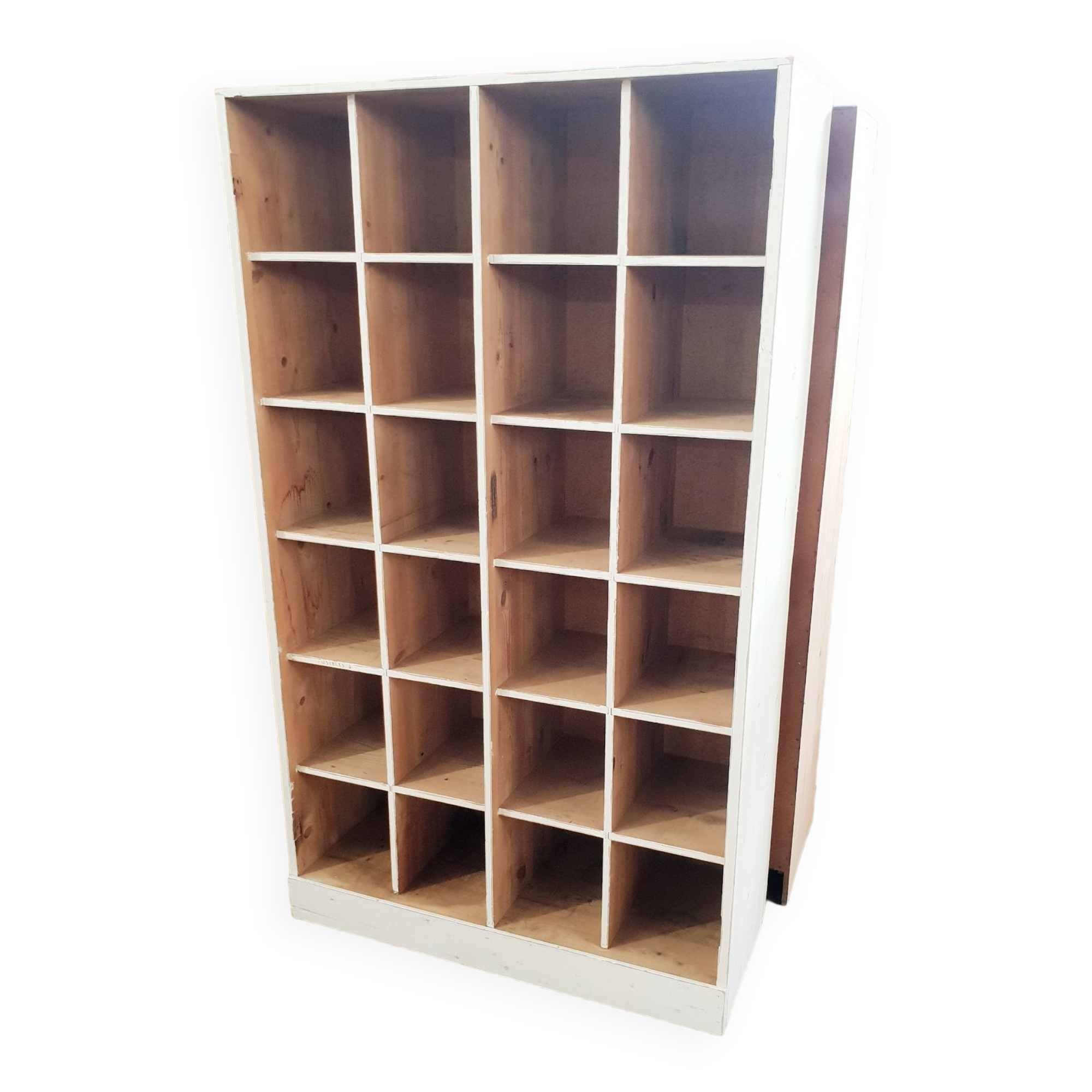 Trade furniture with lockers