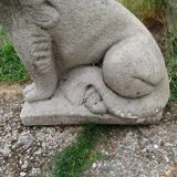 Paire de lions de jardin en pierre ancien vintage
