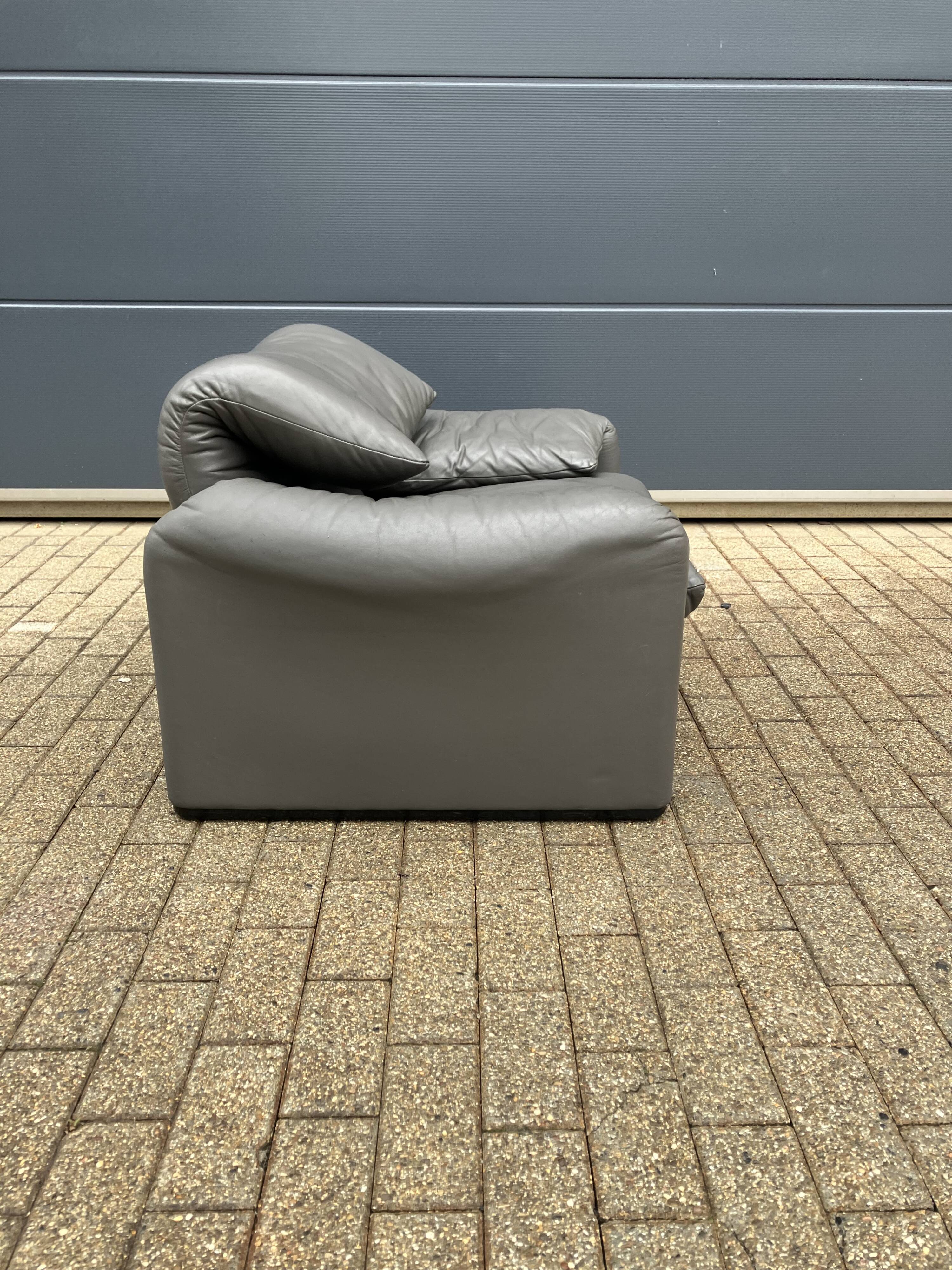 Cassina Maralunga 1zit original Anthracite and gray Topstaat!