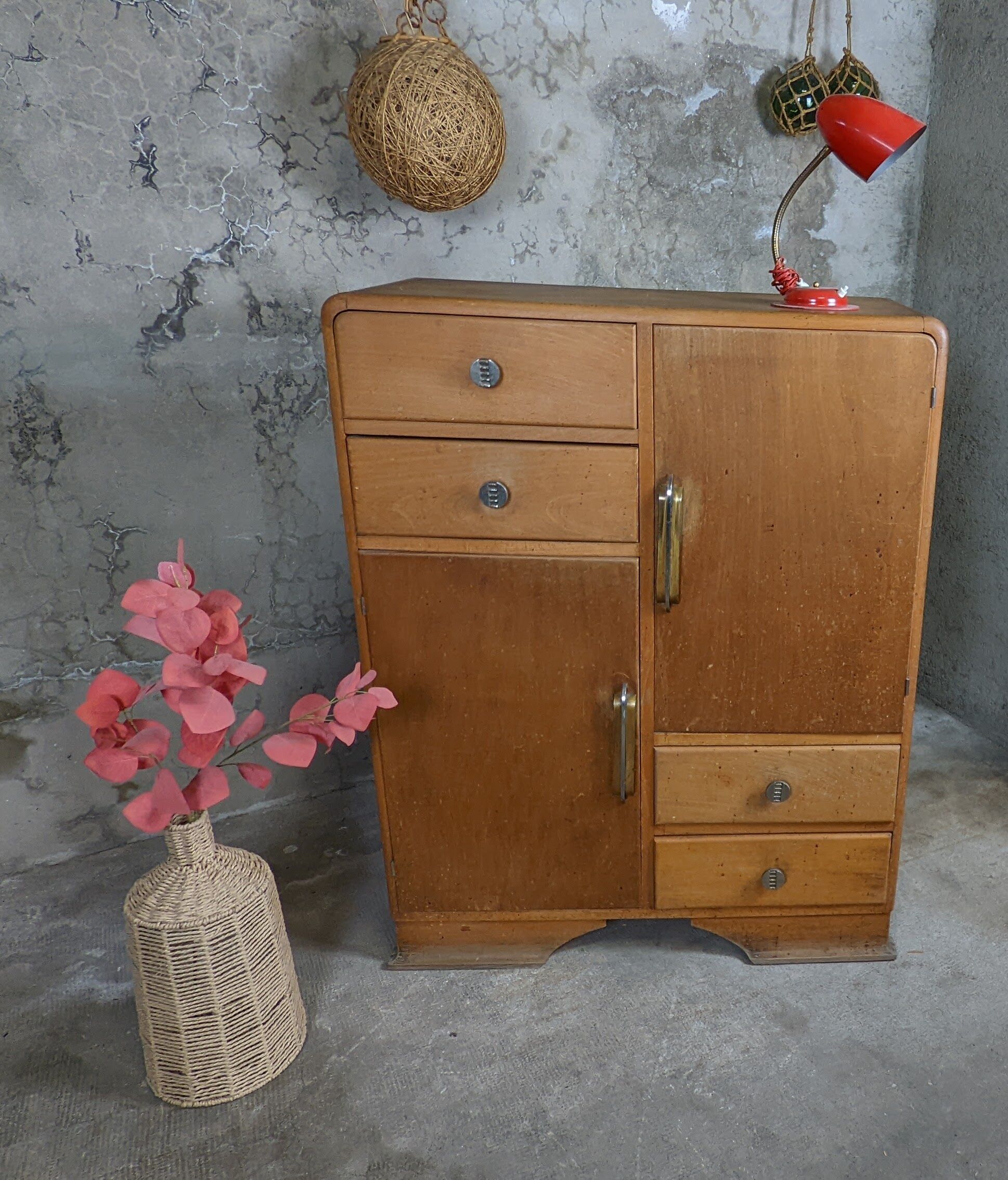 Vintage design chest of drawers