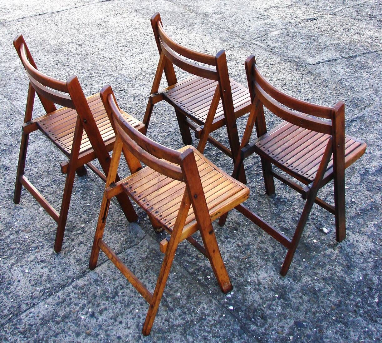 A set of 4 vintage folding wooden chairs, 1970s.