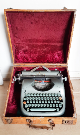 Functional typewriter " MJ Rooy "