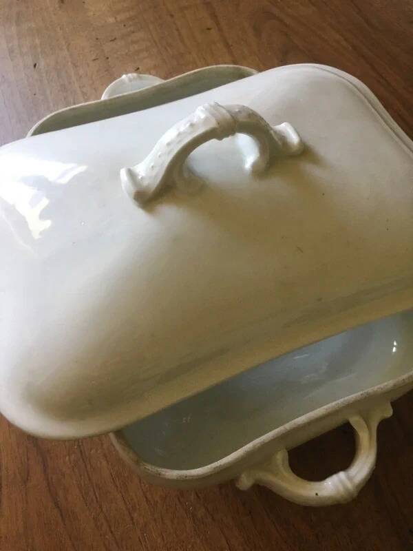 Rare white soup tureen haviland & co limoges h & co l with lid and handles.