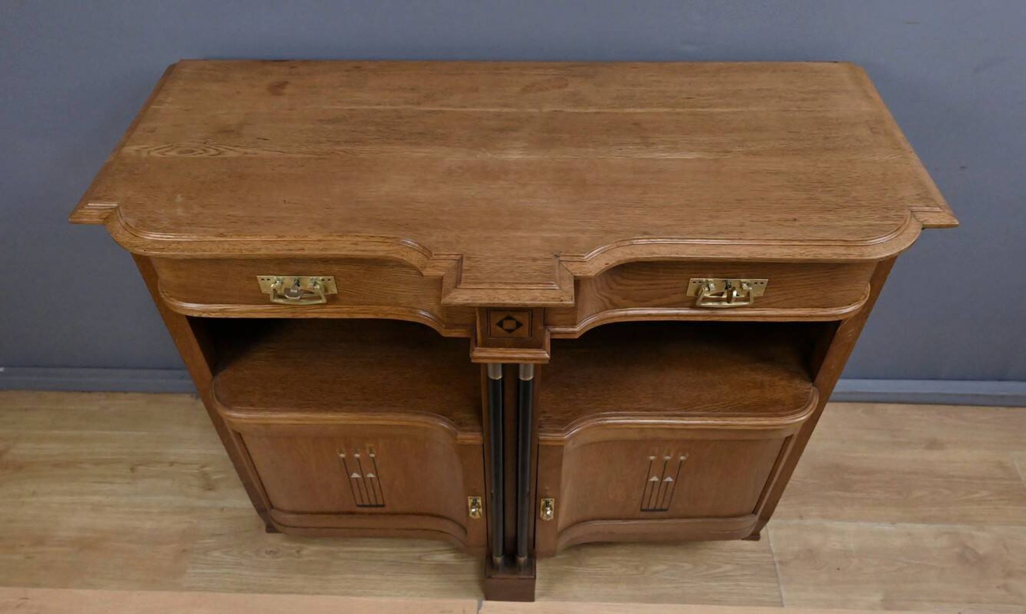 Buffet desserte en chêne dans le style Gustave Serrurier-Bovy, art déco – 1930