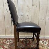 Suite de 4 chaises de style Louis XIII en cuir