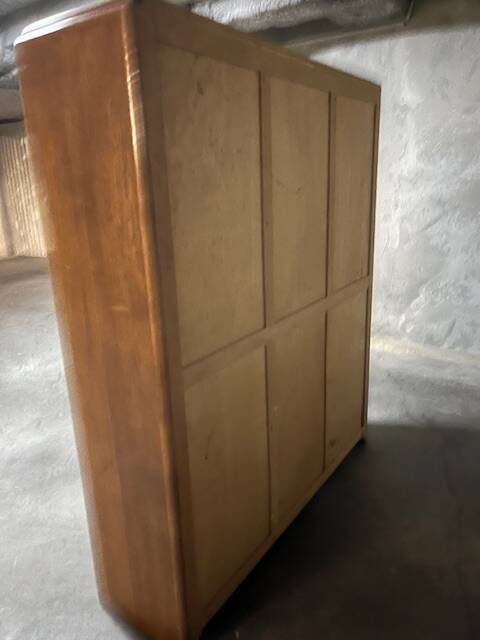 Curtain cabinet