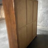 Curtain cabinet