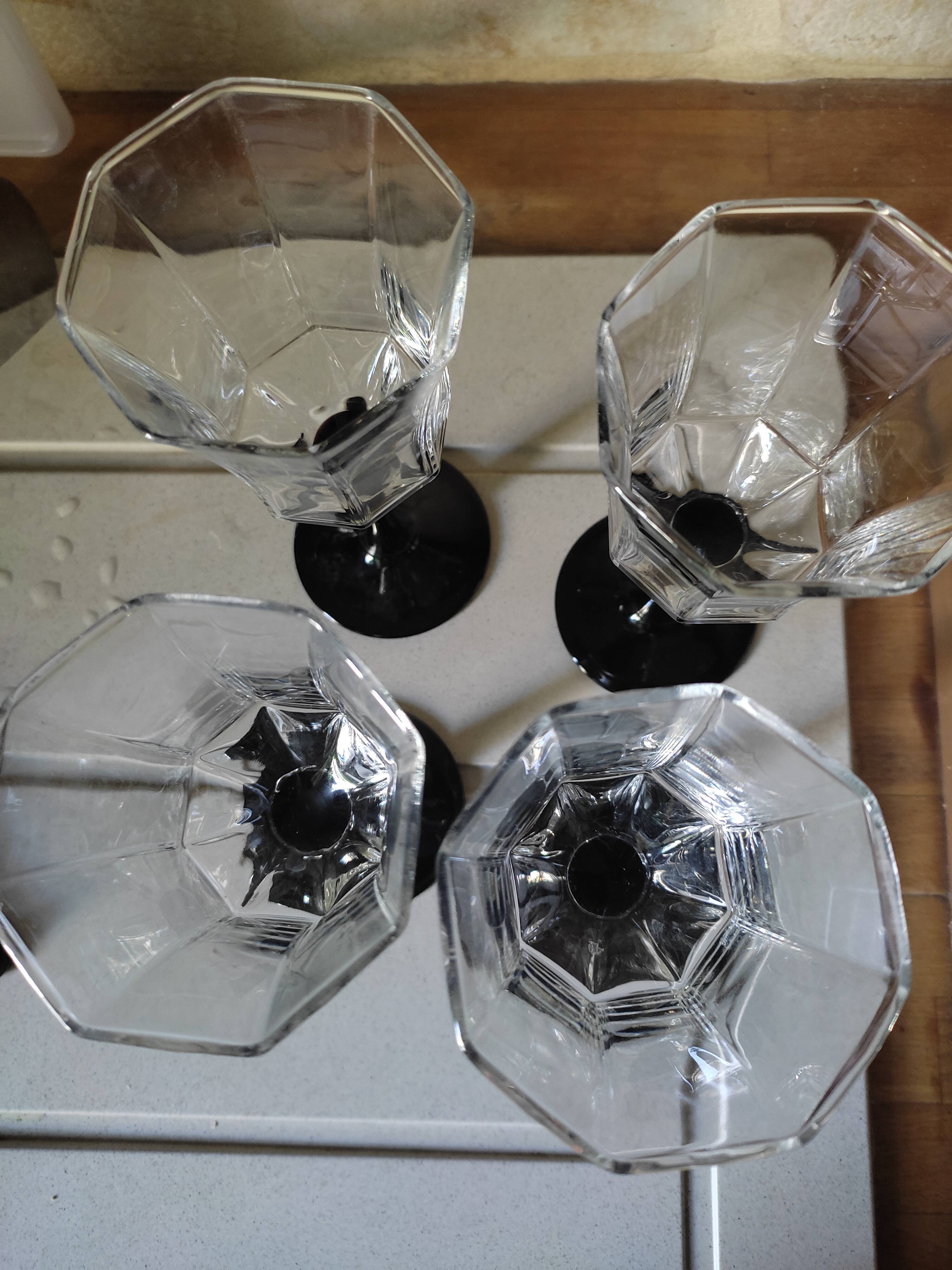 4 black-footed arcoroc glasses