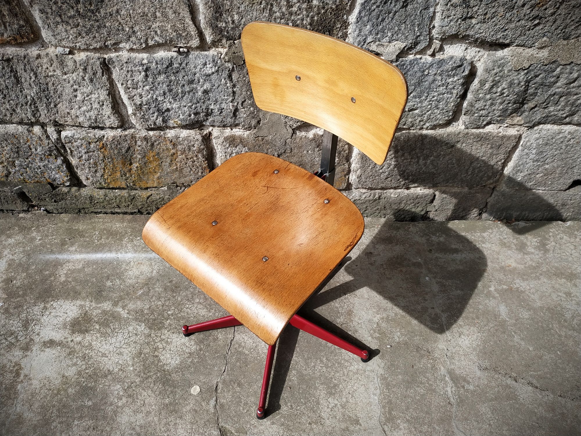 Chaise d'atelier pivotante