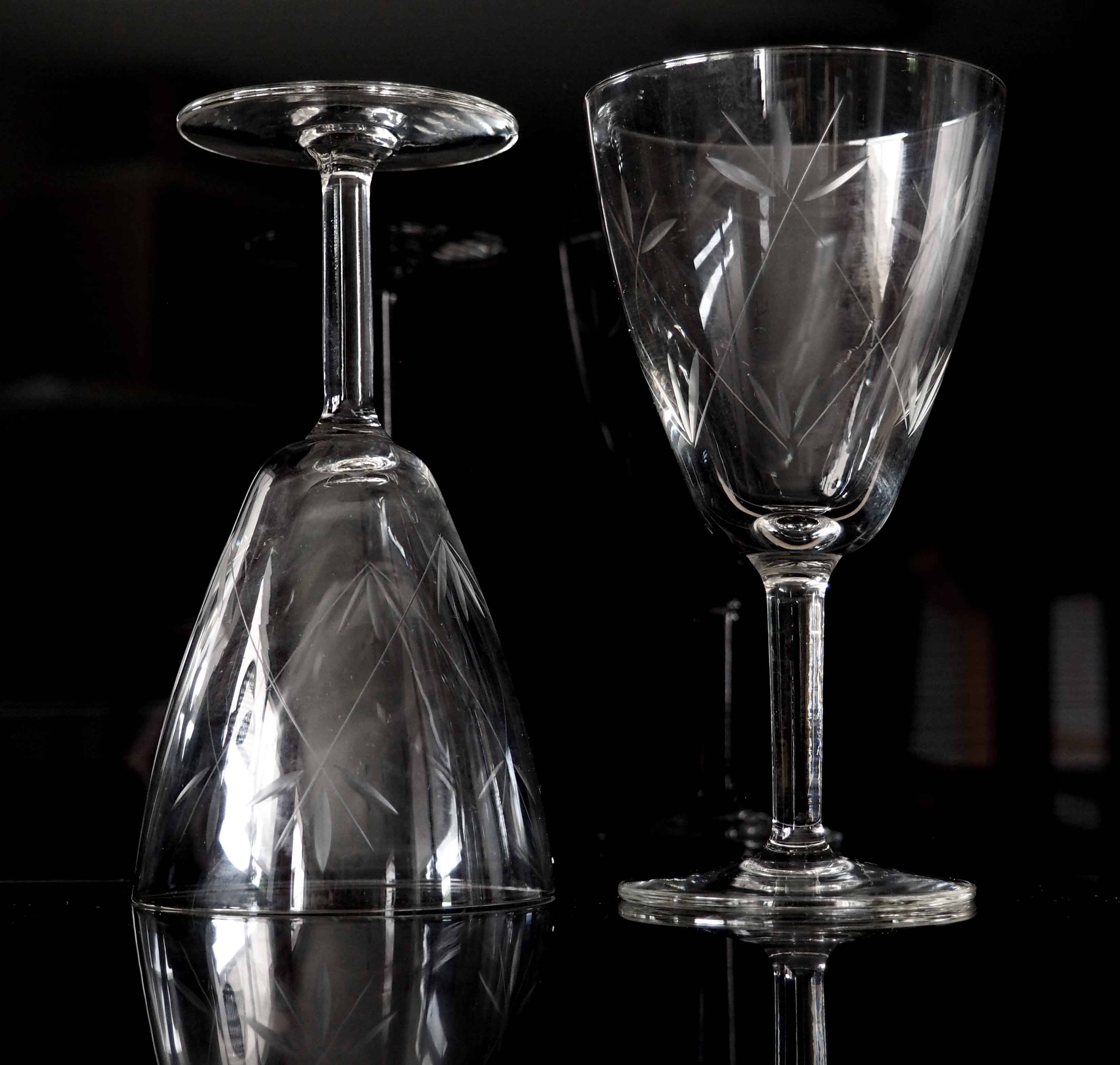 Serie de 6 verres à vin ciselés