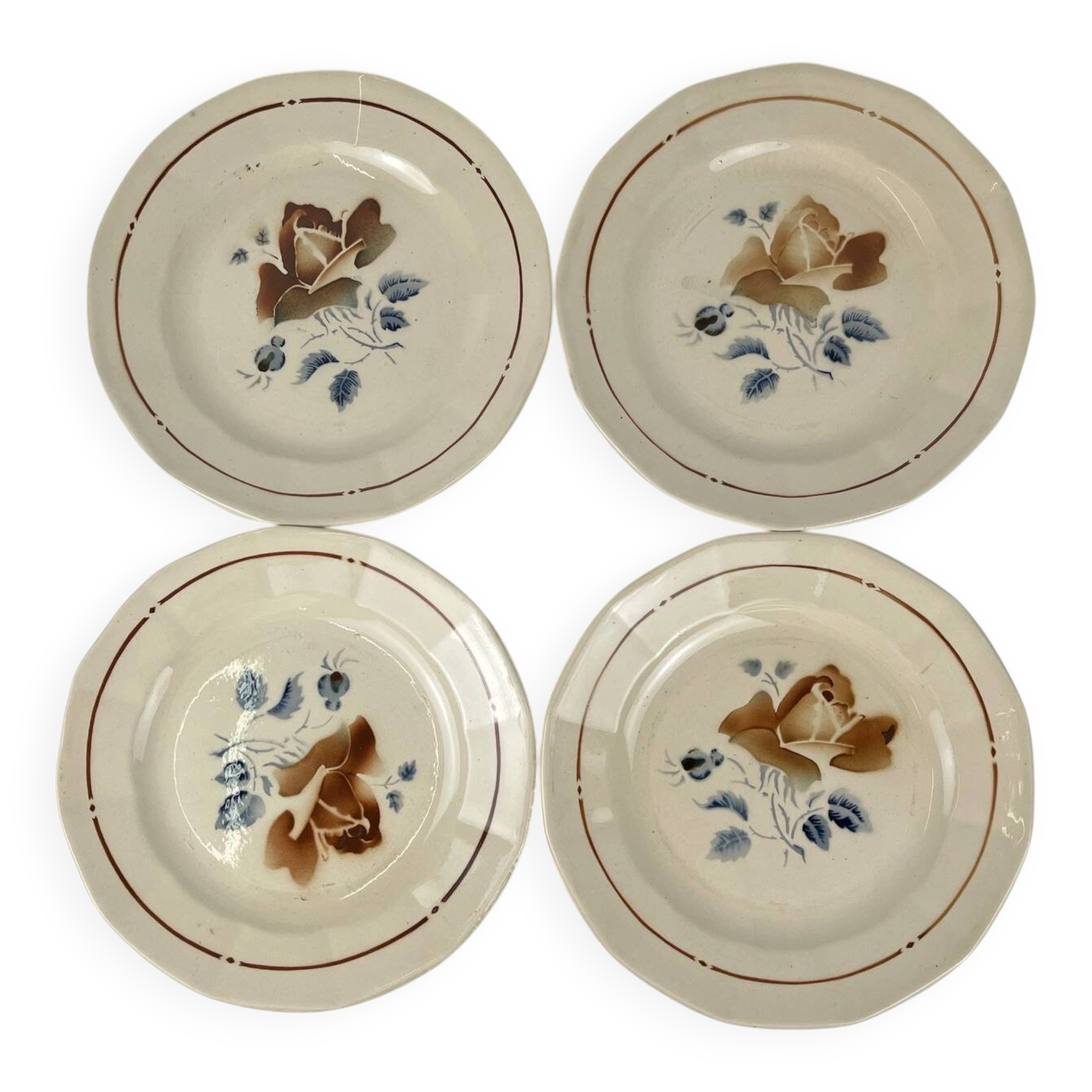 Set of 4 flat plates Sarreguemines flower pattern, first half of the 20th century.