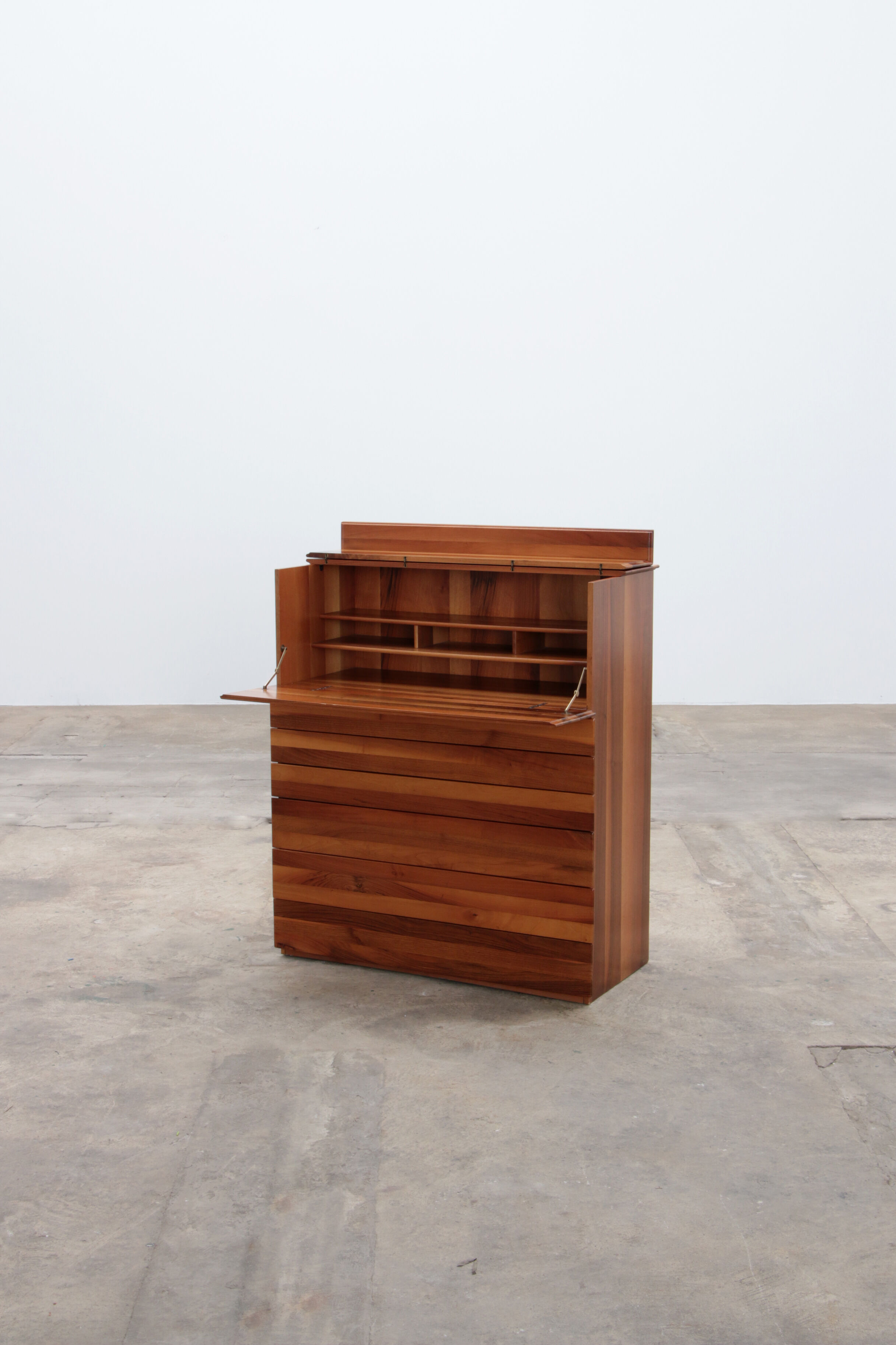 Afra & Tobia Scarpa Walnut secretary chest of drawers for Molteni, 1970 Italy
