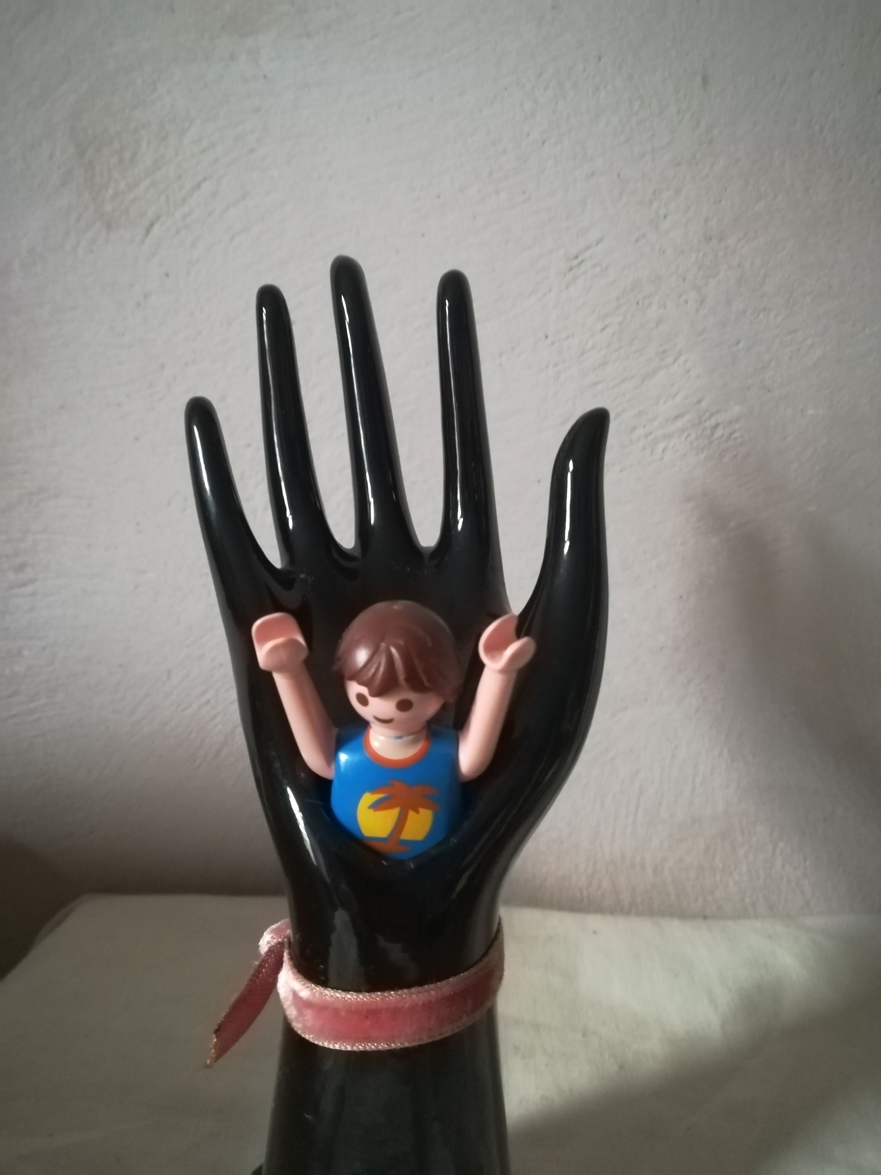 Baguier soliflore hand in black earthenware