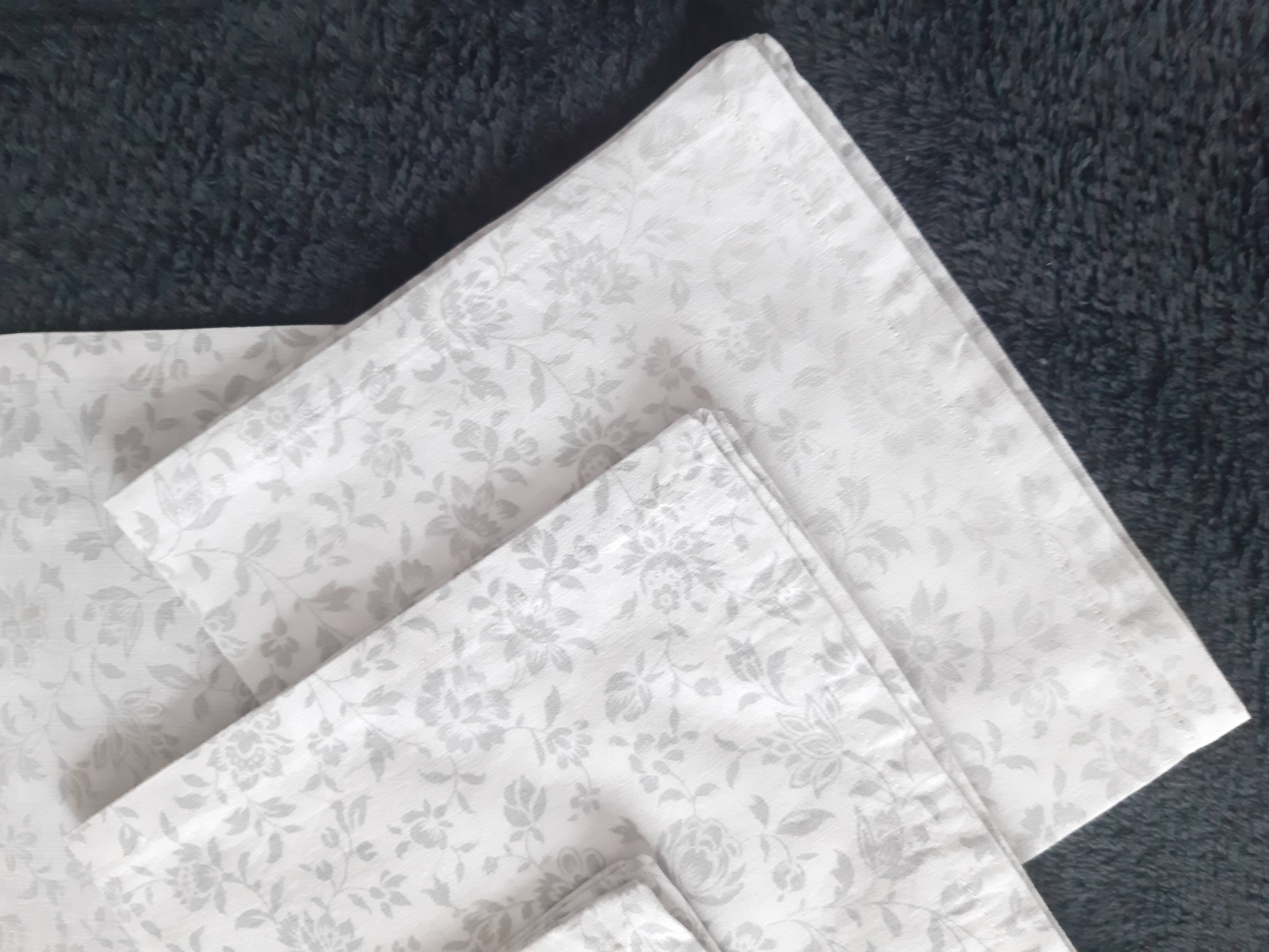 Tablecloth & towels