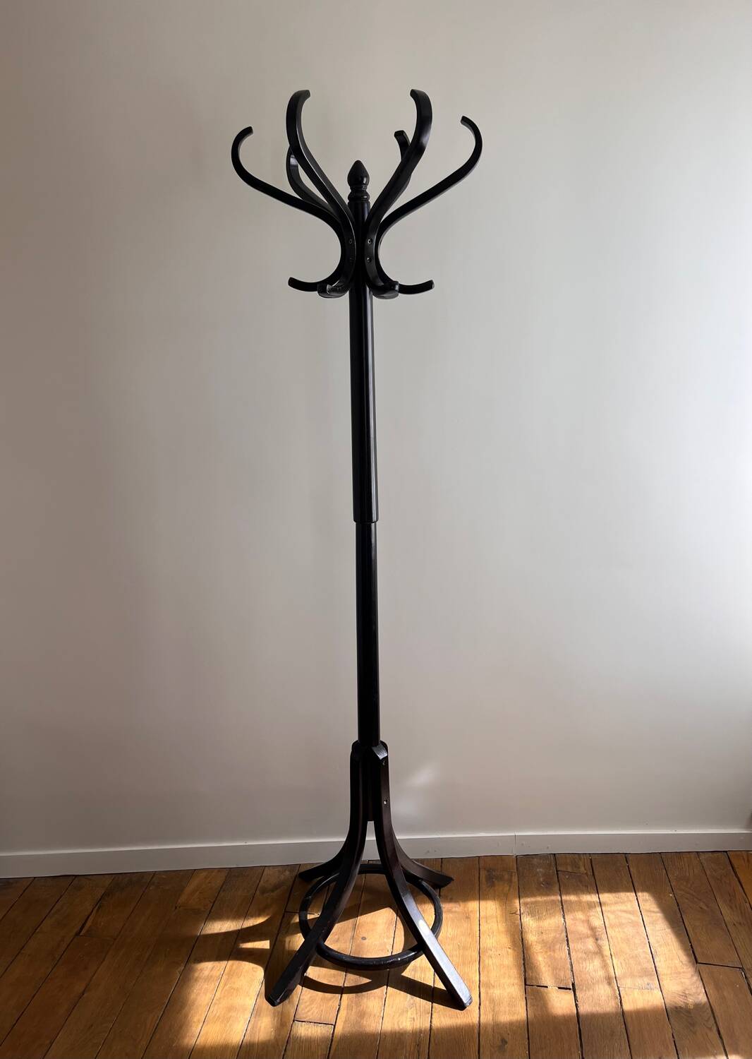 Baumann coat rack