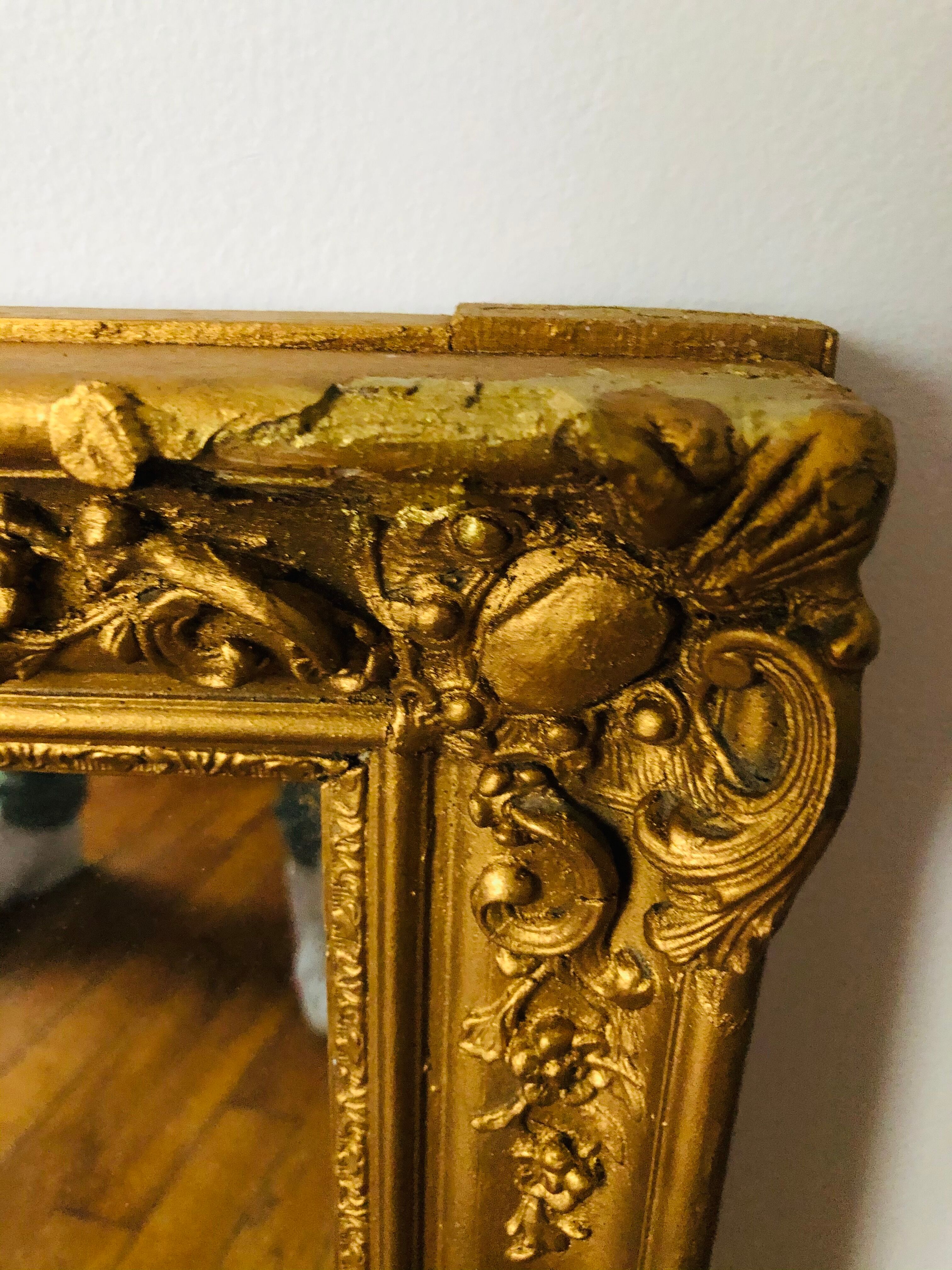 Old mirror in gilded wood 50x62cm