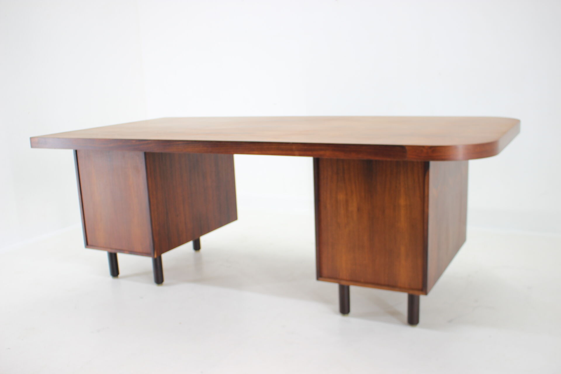 1960s Large exclusive free standing palisander desk