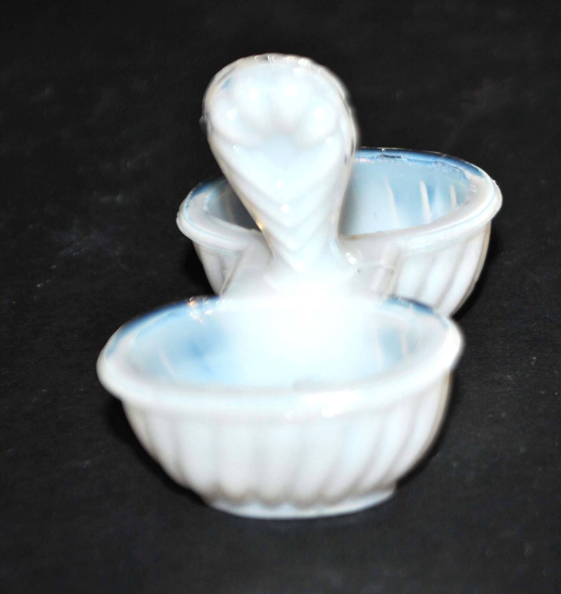 Miniature opaline salt shaker by portieux vallerystahl 1900-1920 toy 6.5cm