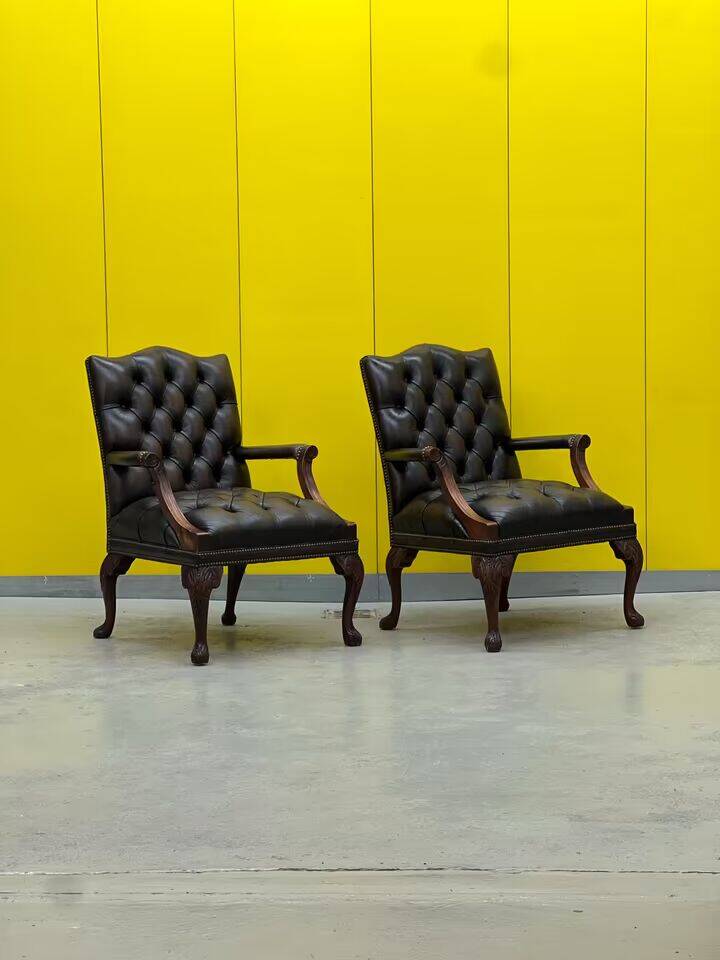 Fauteuil Chesterfield en cuir marron (le prix est pour un)