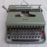 Typewriter Olivetti Lettera 22