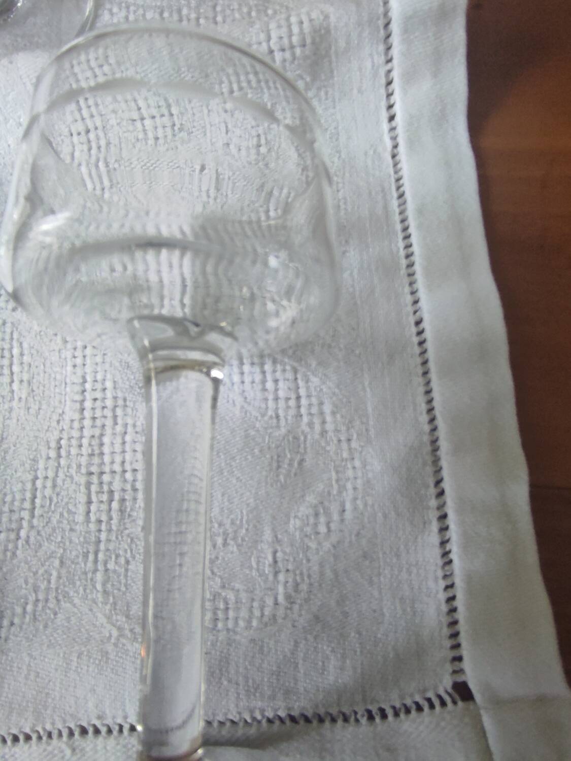 Set of 9 Anjou-style white wine glasses