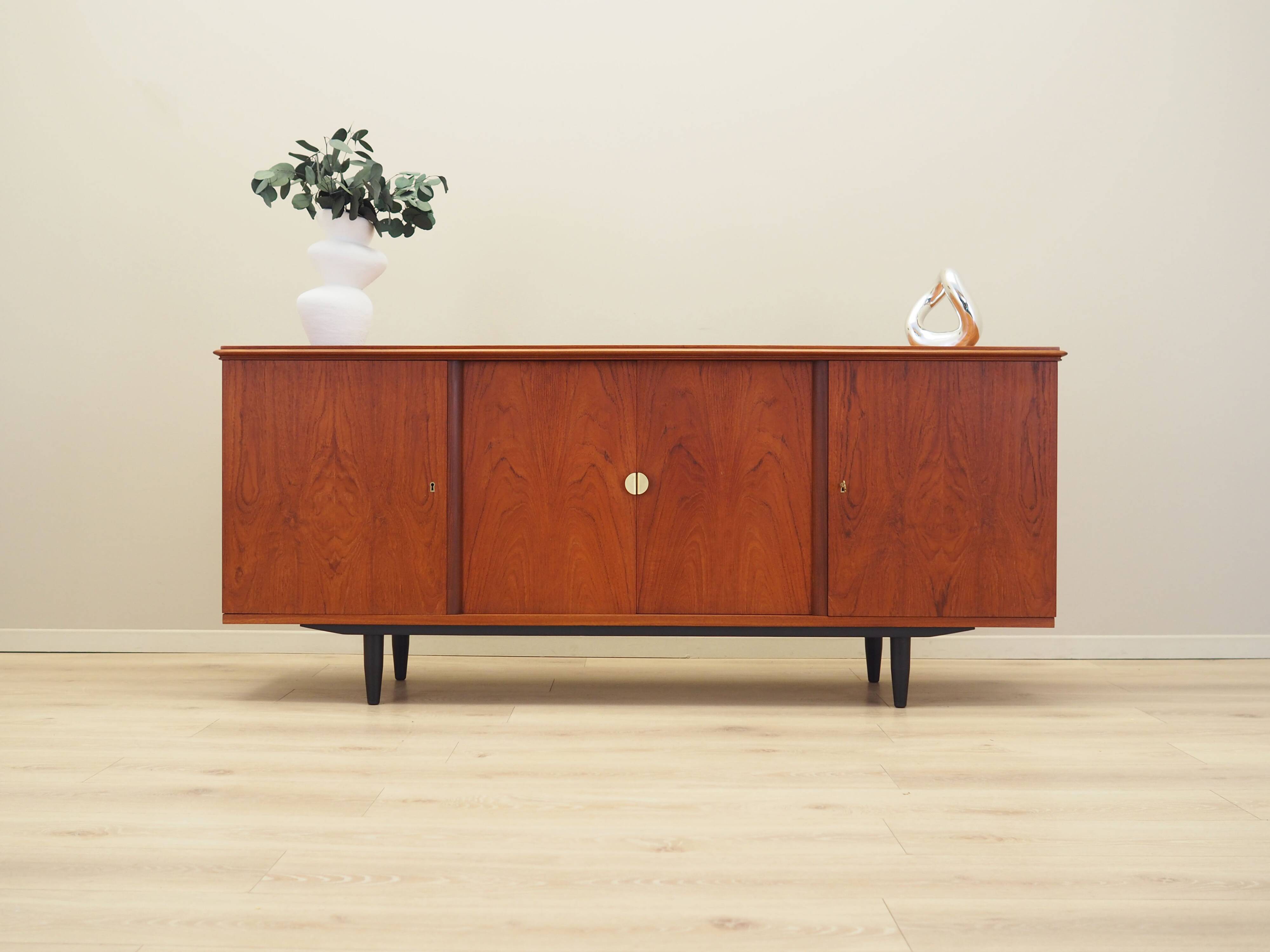 Buffet en teck, design danois, années 1970, production : Danemark