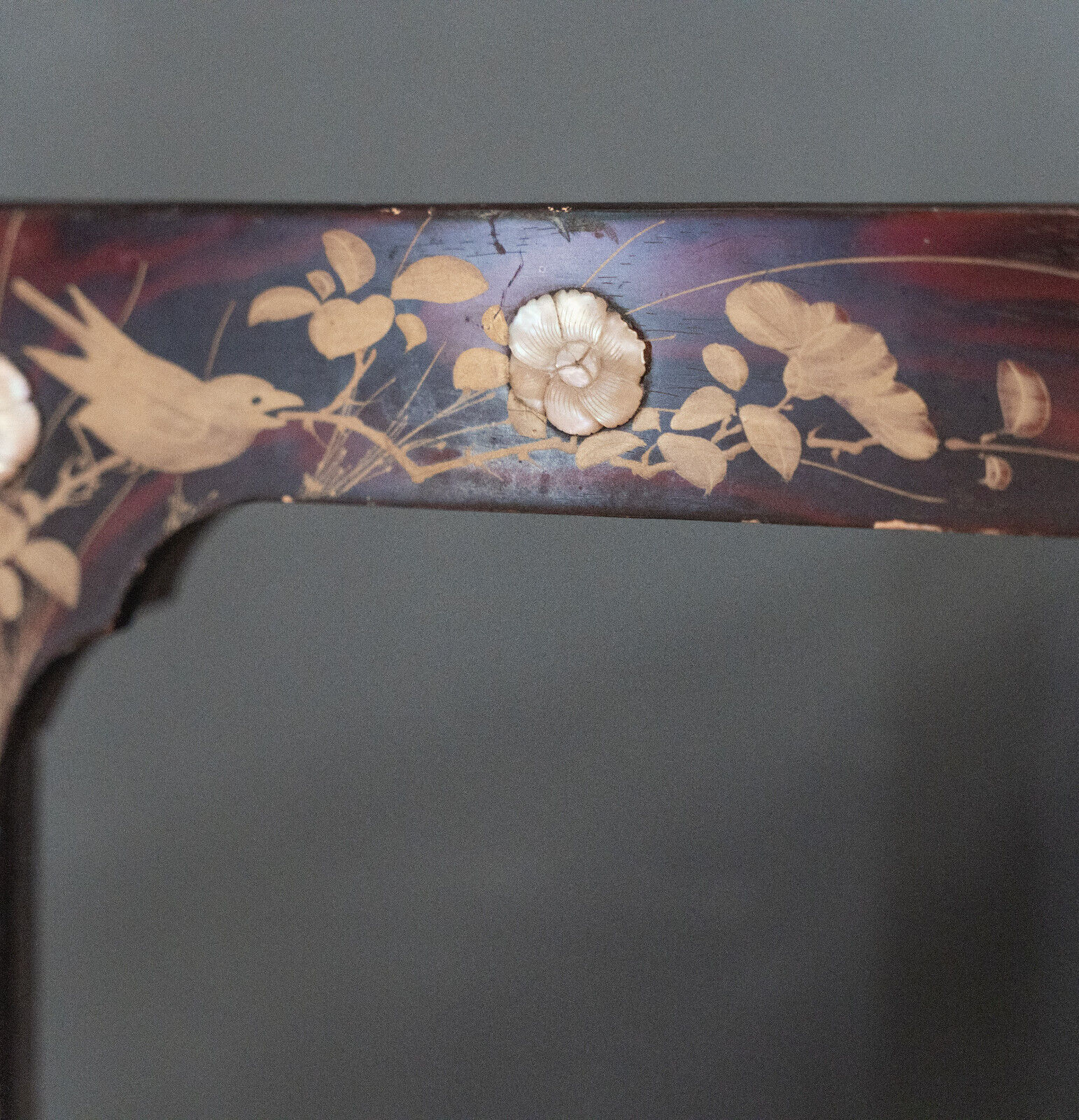 Corner shelf of China lacquer red background decoration golden highlights XXth