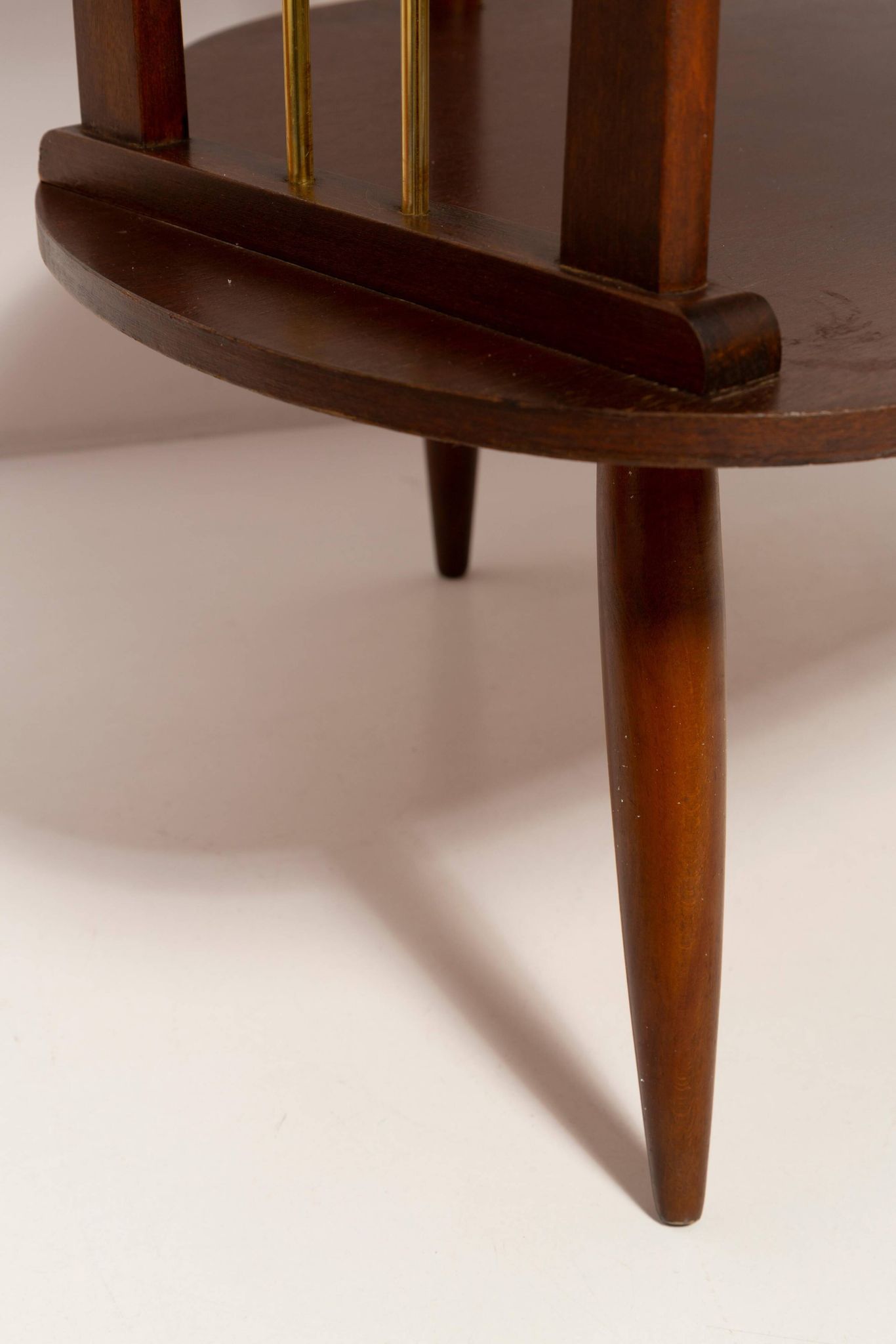 Table d'appoint TV vintage Mid-Century Modern en bois de hêtre, Pologne, années 1960