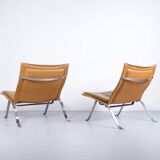 Imposante paire de fauteuils cuir et acier années 60'