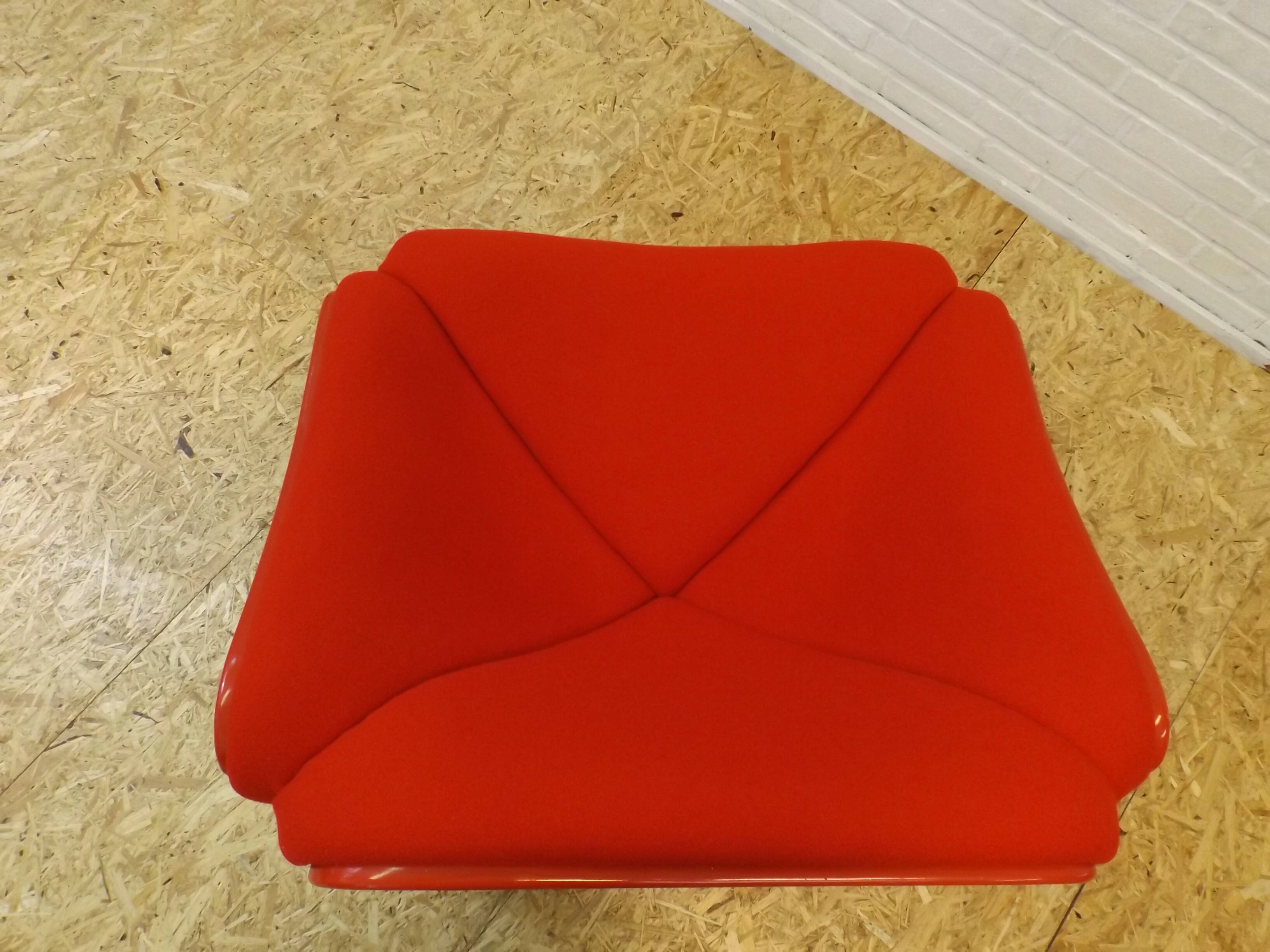 Artifort F300 armchair