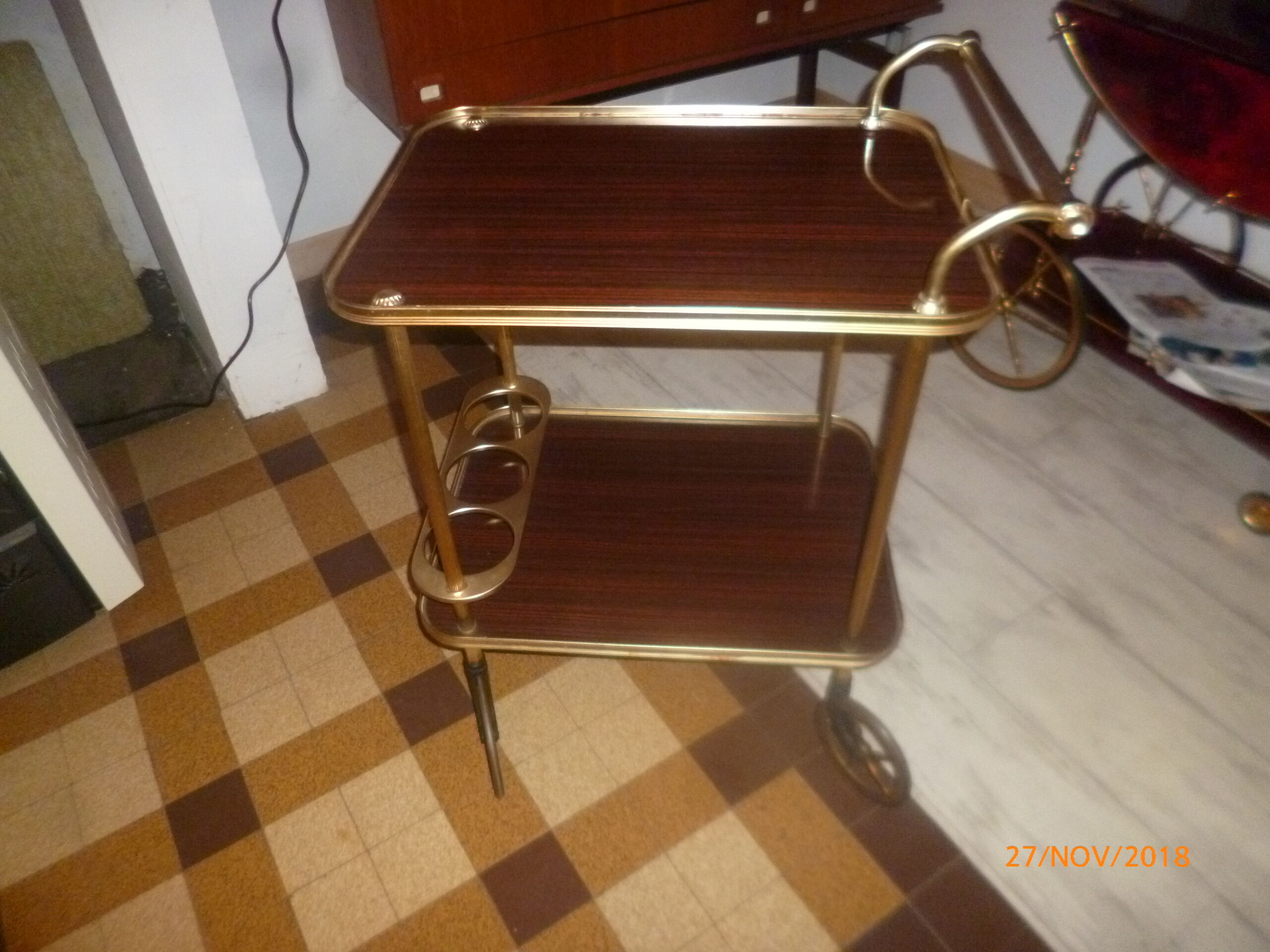 Serving table 1960