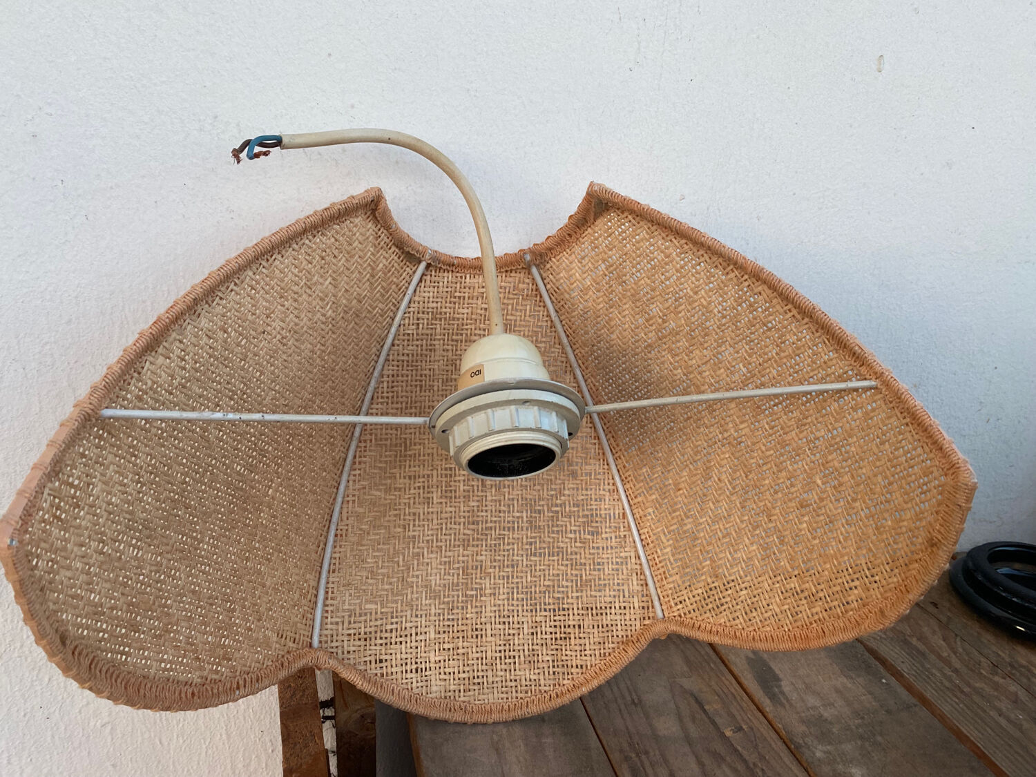 Half moon wall lamp in pink canning