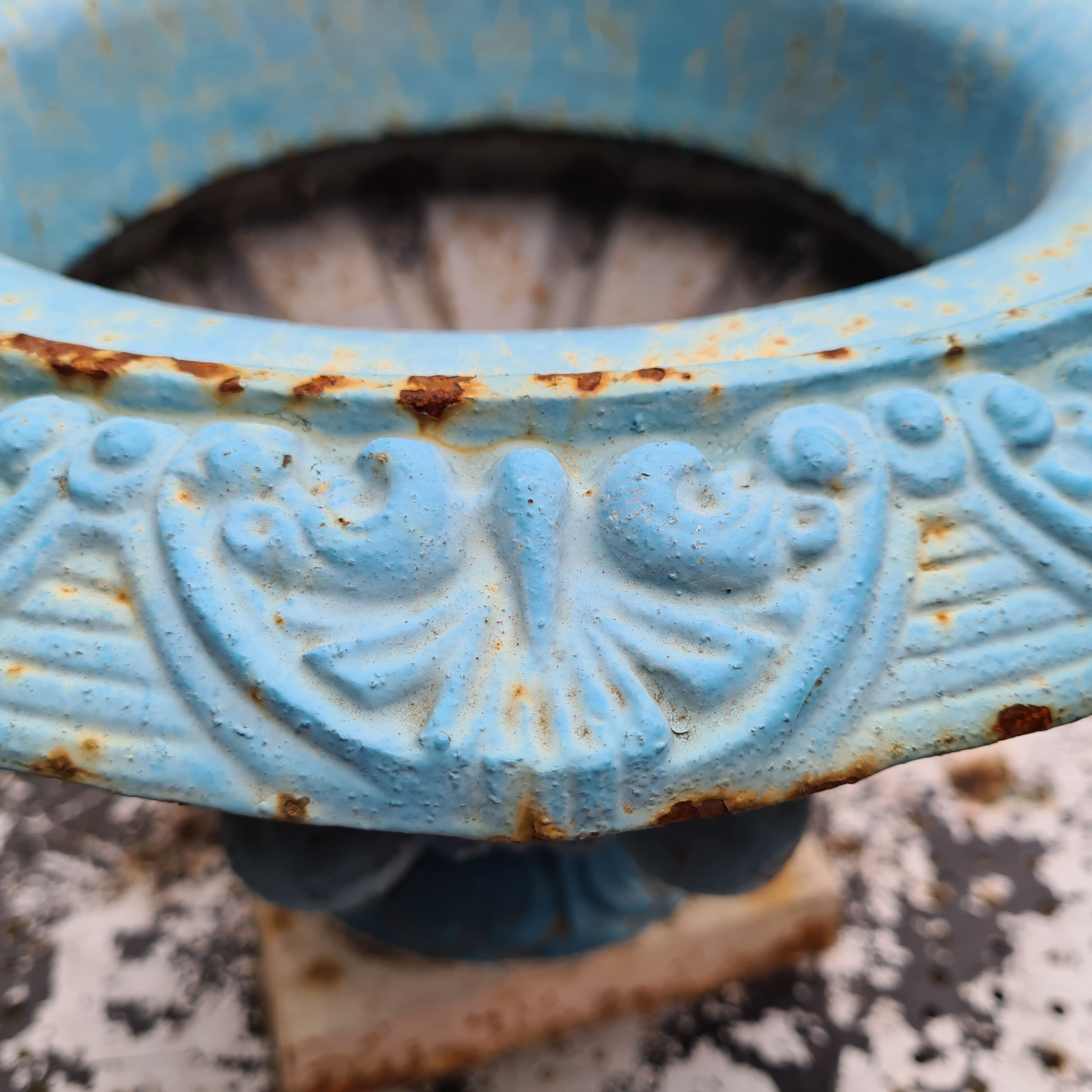 Cast iron basin