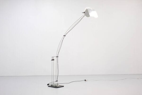 Lampe arquée par Pas d'Urbino & Lomazzi pour Guzzini, 1970