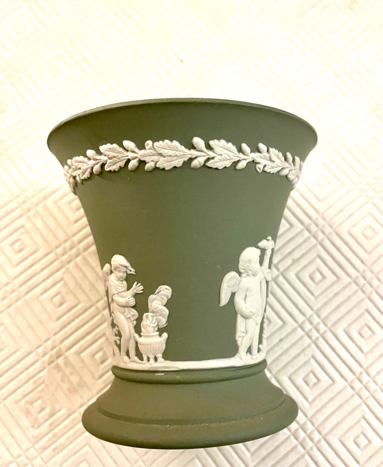Wedgewood pot green celadon
