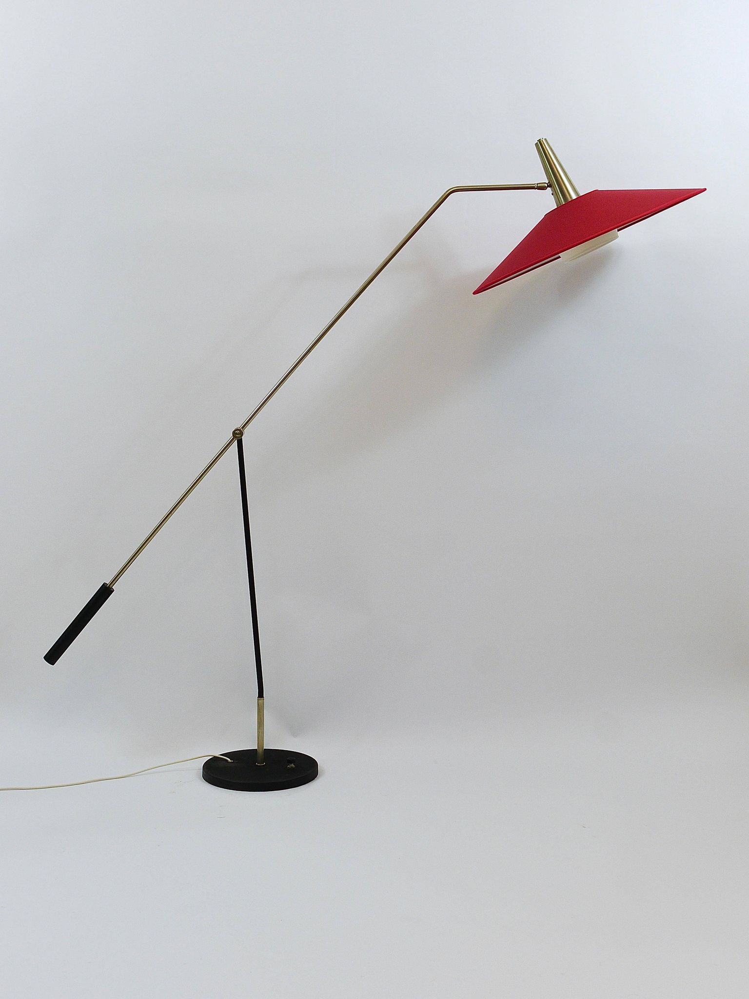 Articulated floor lamp with counterweight mid-century by Rupert Nikoll, nickel, brass.