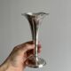 vase soliflore en métal argenté patiné