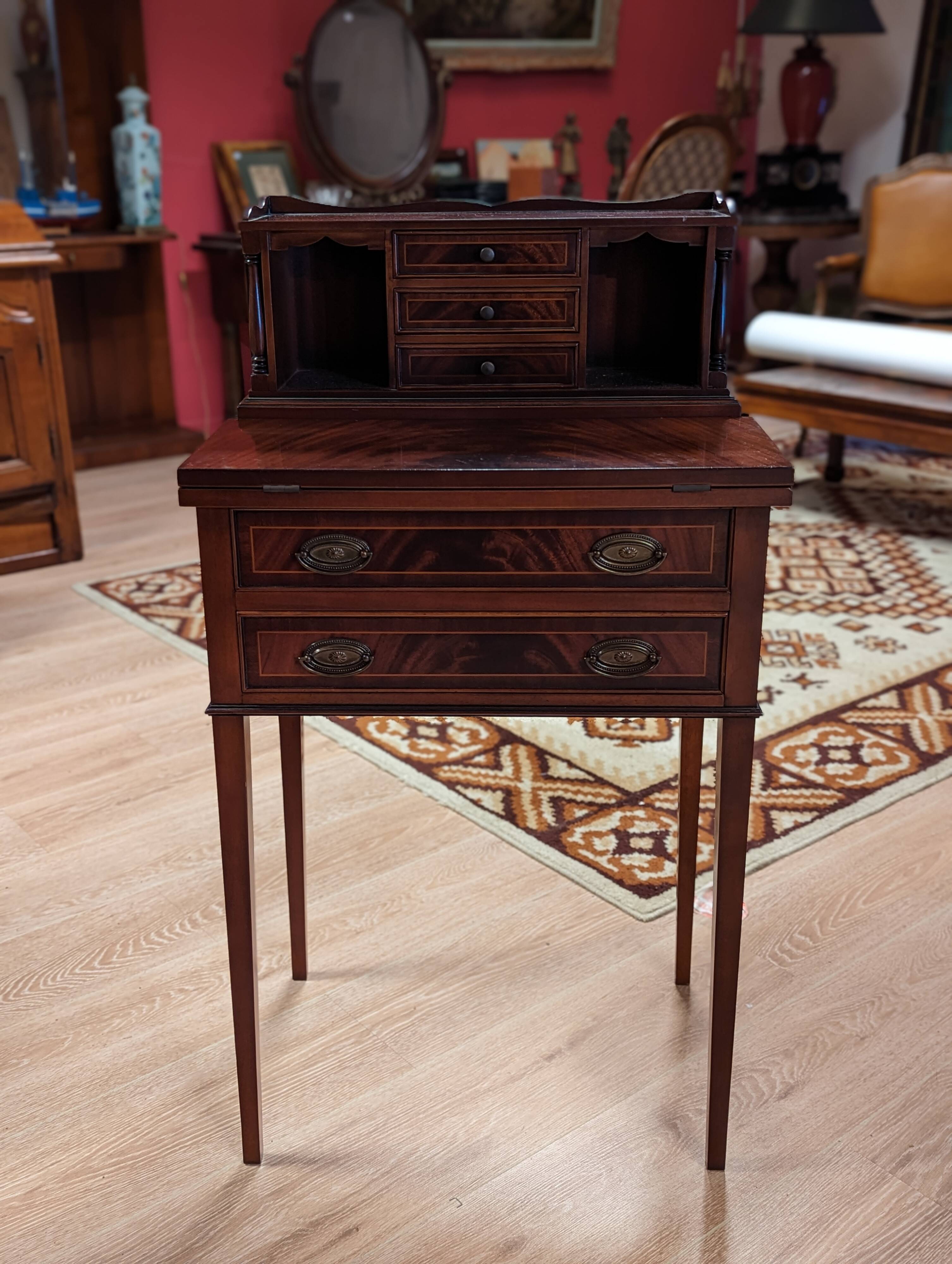 Small mahogany happiness of the day desk