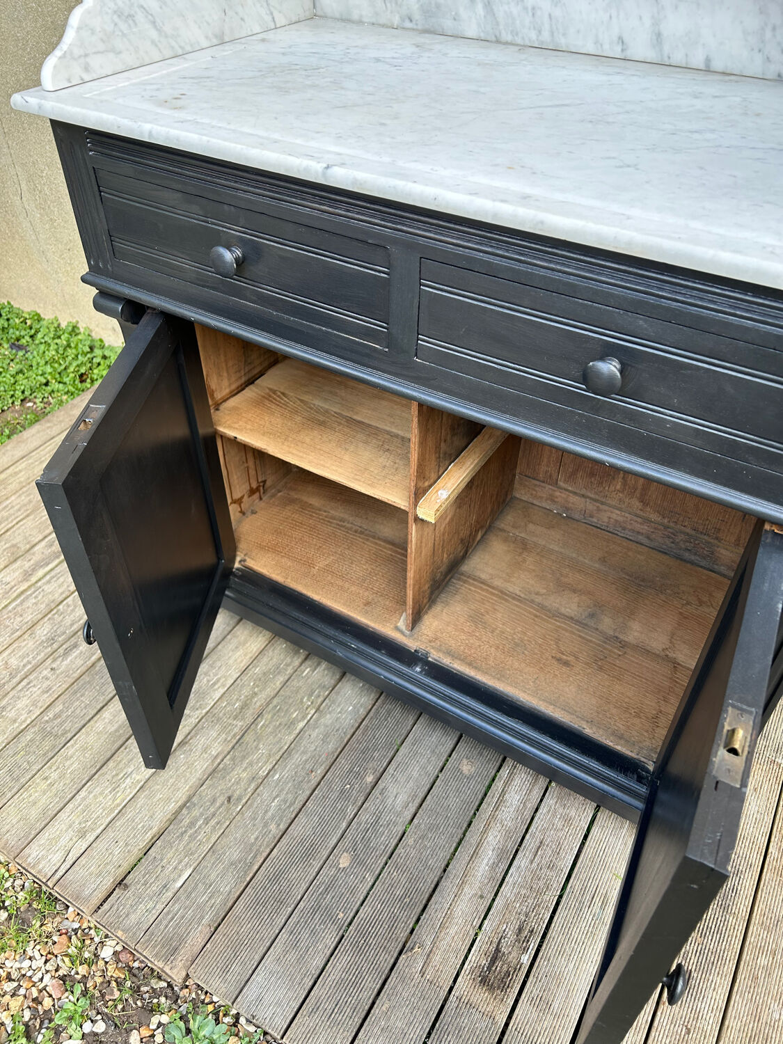 1900 bathroom furniture in black wood and white marble